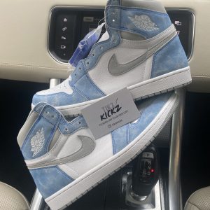 Jordan 1 Hyper Royal